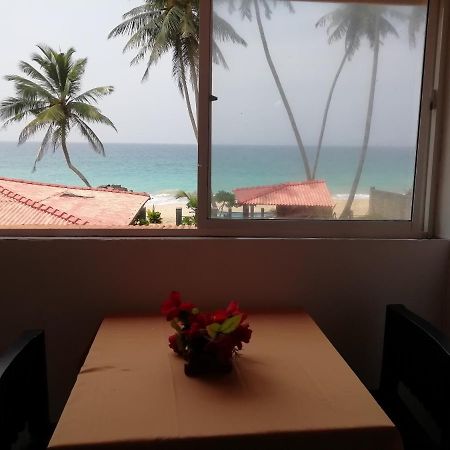 Rainbow Beach Resort 앰발랑고다 외부 사진