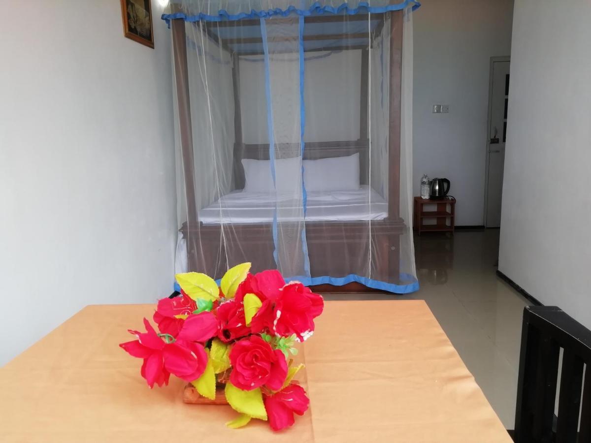 Rainbow Beach Resort 앰발랑고다 외부 사진