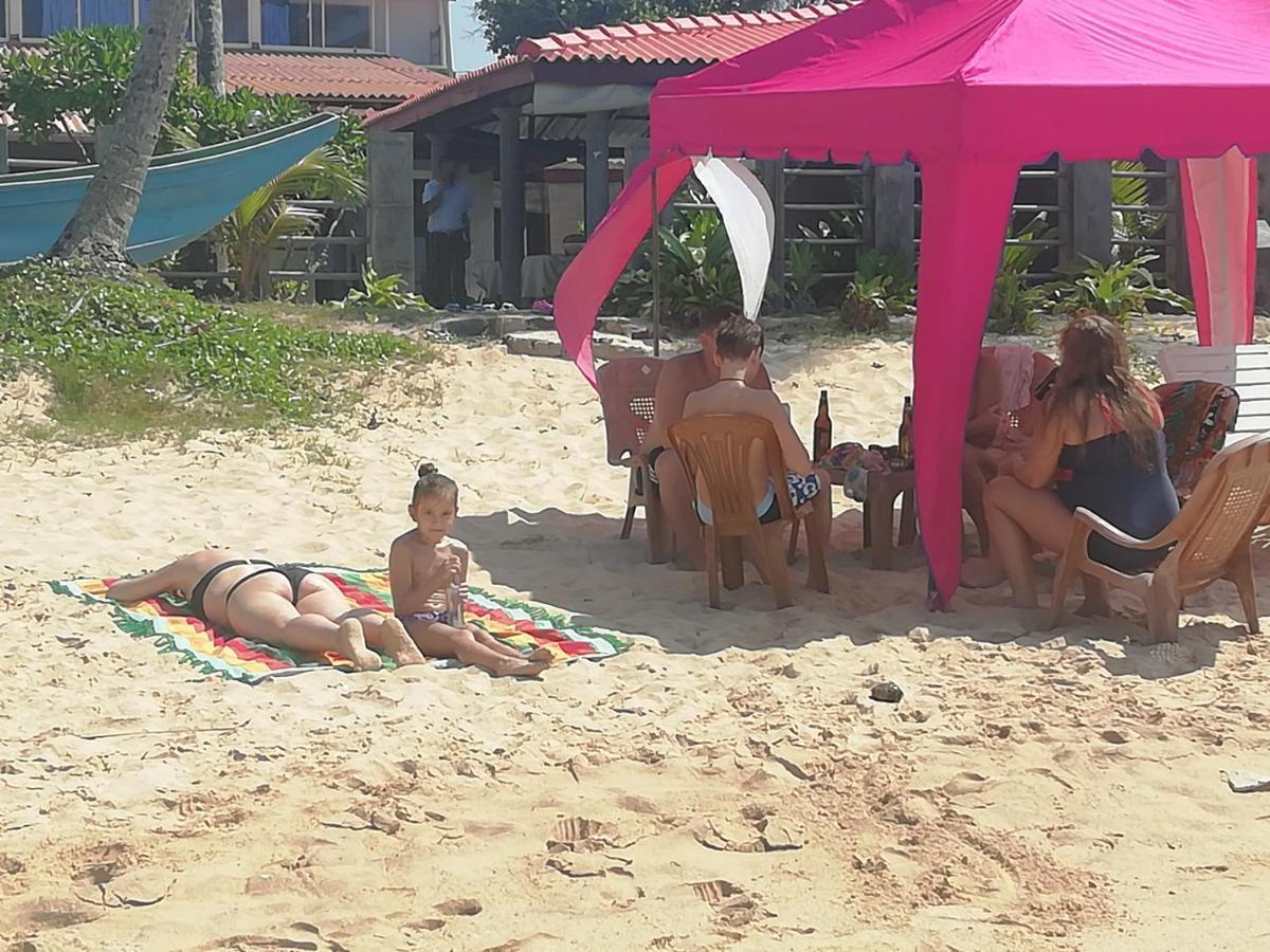 Rainbow Beach Resort 앰발랑고다 외부 사진